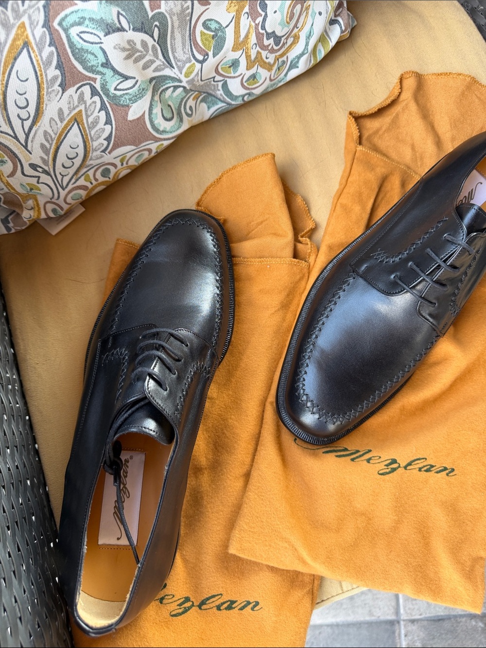 Mezlan Black Leather Lace-Up Derby Shoes